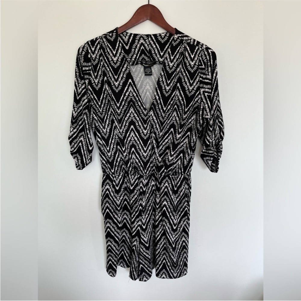 Robert Louis Black & White Chevron
Print Jumpsuit with Pockets Size M